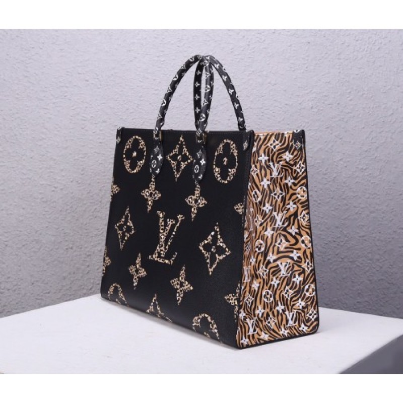 Louis Vuitton Monogram Giant Jungle Onthego M44674