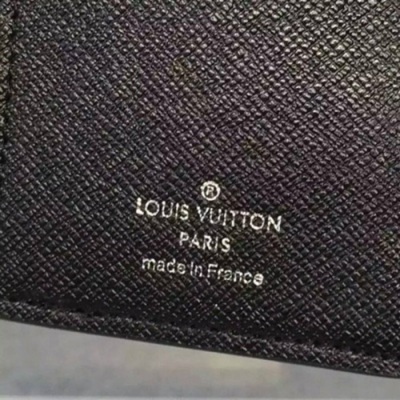 Louis Vuitton M32572 Brazza Wallet Taiga Leather