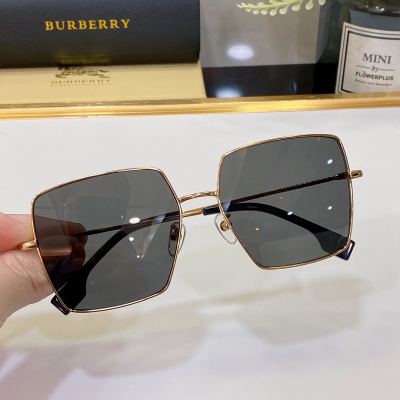Burberry BE3133 Sunglasses In Gold Gray