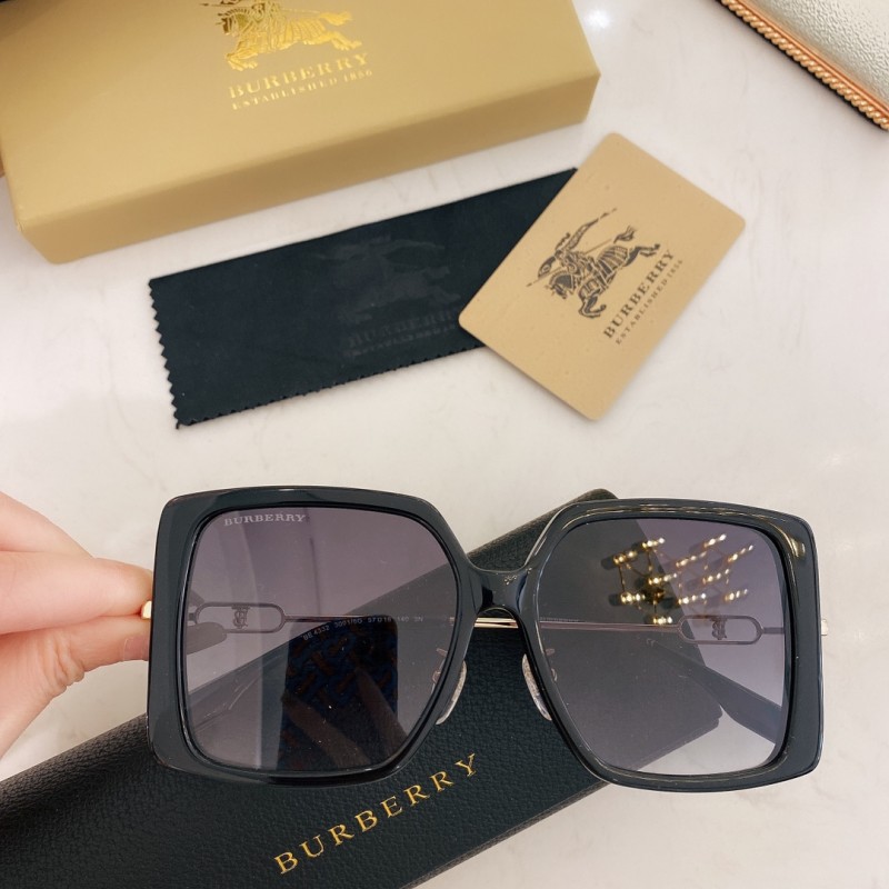 Burberry BE4332 Sunglasses In Black Gold Gradient Gray