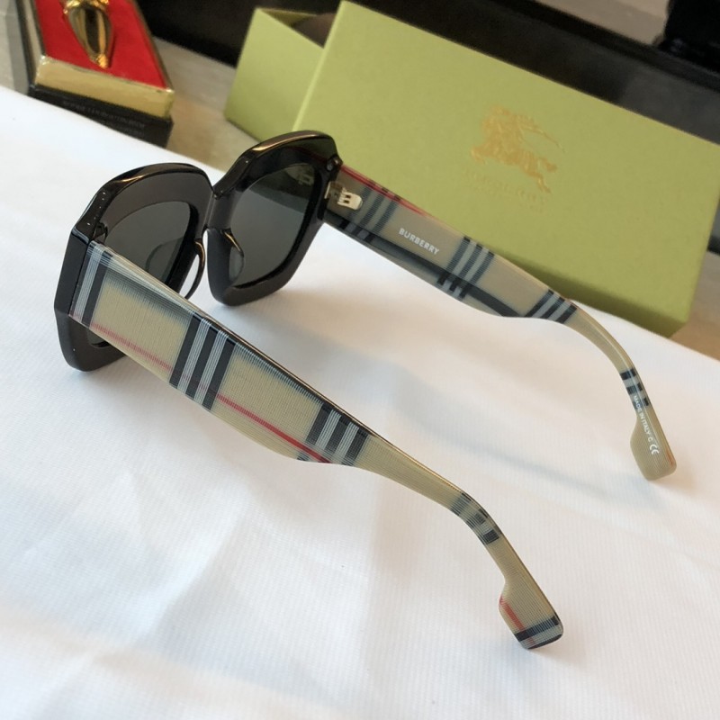Burberry BE4334 Sunglasses In Black
