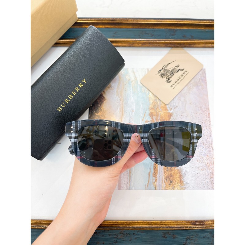 Burberry BE4352 Sunglasses In Striped Black Gray