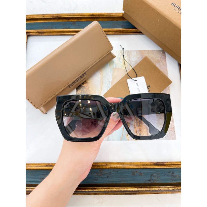 Burberry BE4527 Sunglasses In Black Gradient Gray