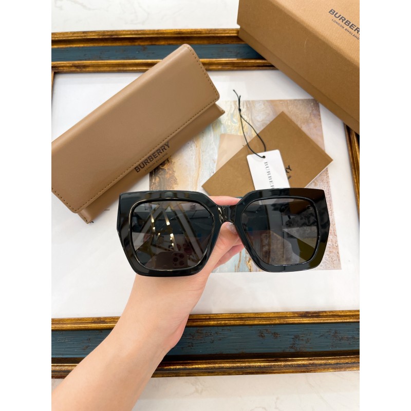 Burberry BE4527 Sunglasses In Black Red