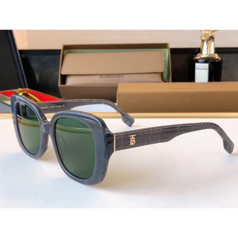Burberry BE4746 Sunglasses In Gray