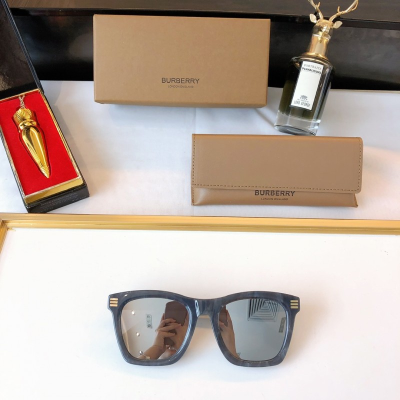 Burberry BE4348 Sunglasses In Grey
